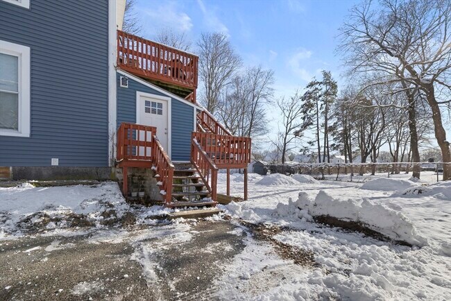 Building Photo - 275 Market St