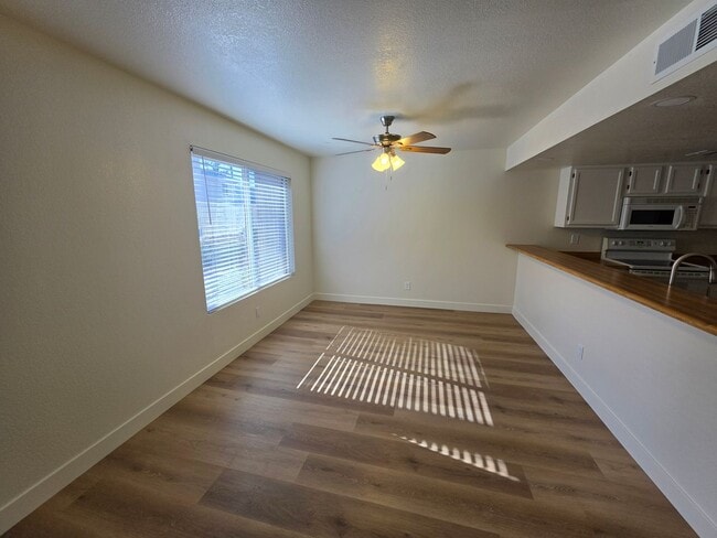 Building Photo - Roadhaven Condos. 2 Bedroom Ground Floor with View of the River
