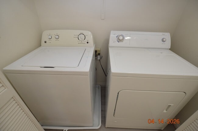 Building Photo - 9330 Cool Creek Ave