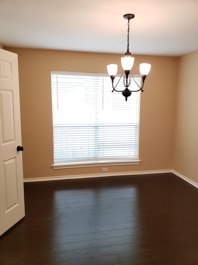 Building Photo - 126 W Russet Grove Cir