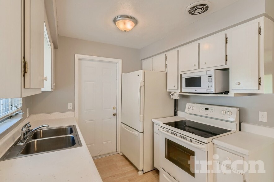 Building Photo - 2034 Brampton Rd