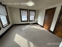 Building Photo - 19 7th Ave SE