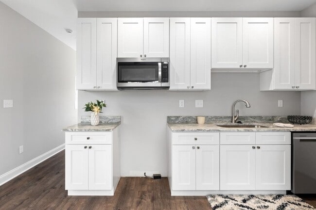 Building Photo - 1013 B St