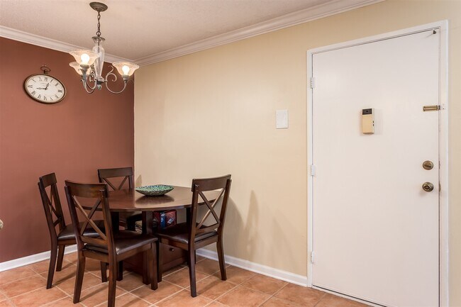 Building Photo - 1885 Diamond St