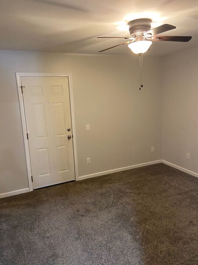 Building Photo - Charming 3 bedroom, 2 bath home in the heart of Dickson!!