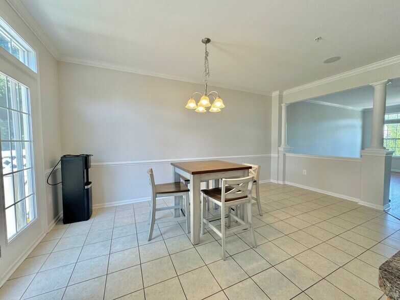 Dining - 25530 Joy Ln