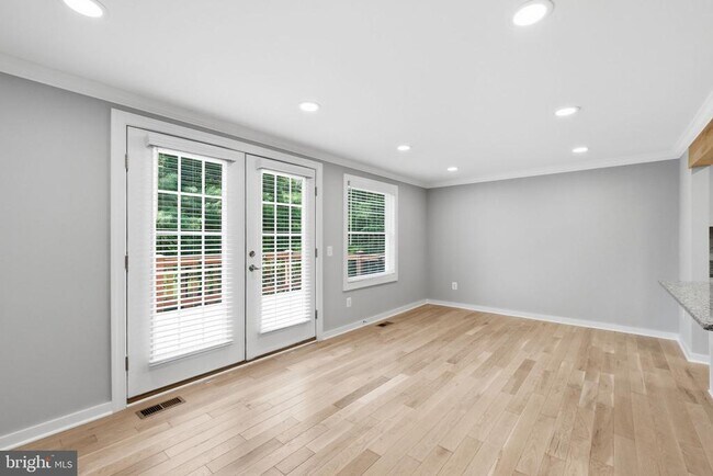 Building Photo - 2916 Montauk Ct