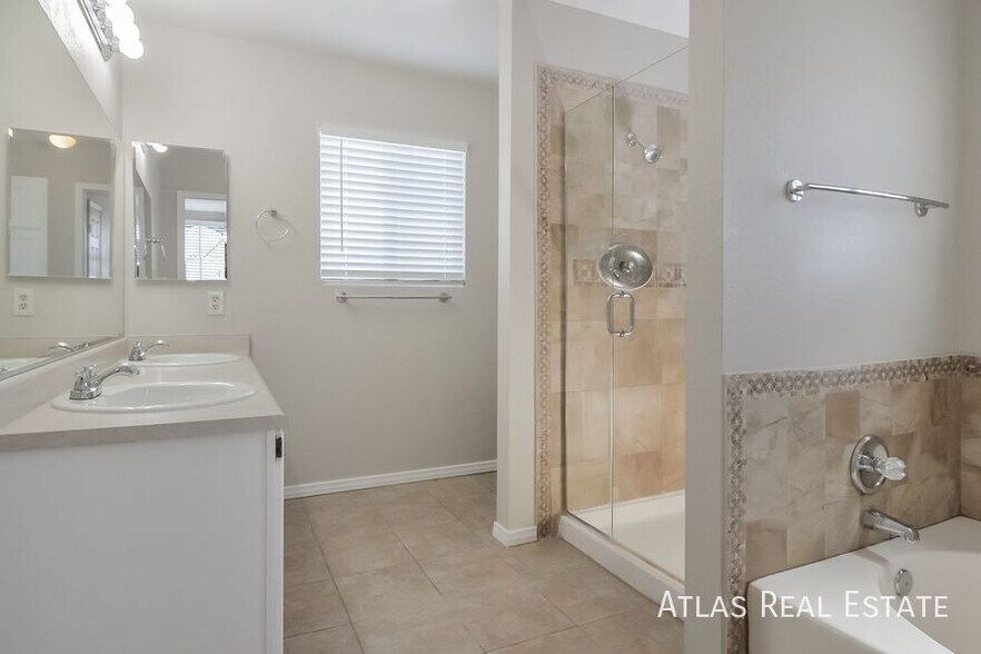 Building Photo - 549 Tabony Ave