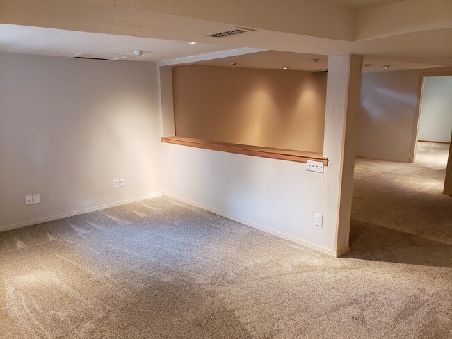 Building Photo - BEAUTIFUL HOME IN BROOMFIELD WITH FENCED IN YARD - AVAILABLE 8/6/26