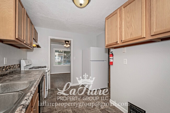 Building Photo - 4456 N Haven Ave