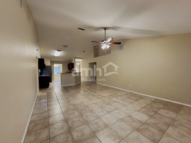 Building Photo - 1702 SW Penrose Ave