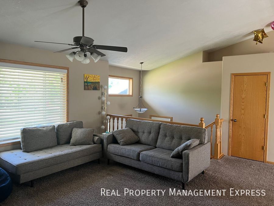 Building Photo - Spacious 5-Bedroom Gem with Open Concept &...