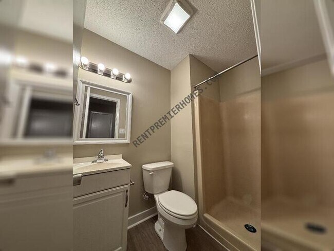 Building Photo - 607 S Jackson St