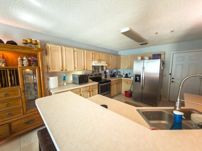 Building Photo - 2381 Hilton Dr