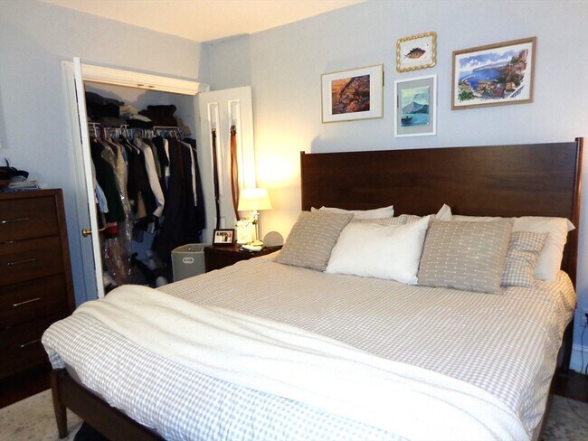 Building Photo - 17 Robbins St