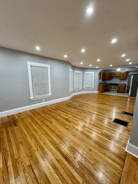 Building Photo - 801 Western Ave