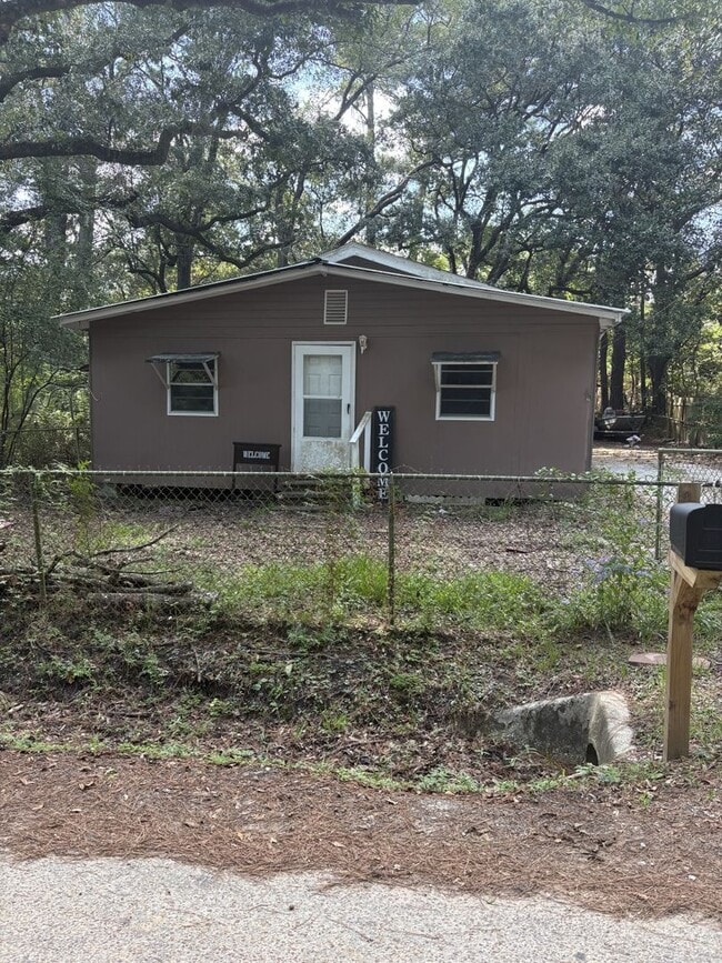 Primary Photo - Charming 2 Bedroom, 1 Bath Rental in Bayou...