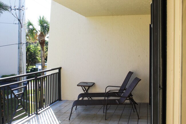 Building Photo - 3939 Ocean Dr