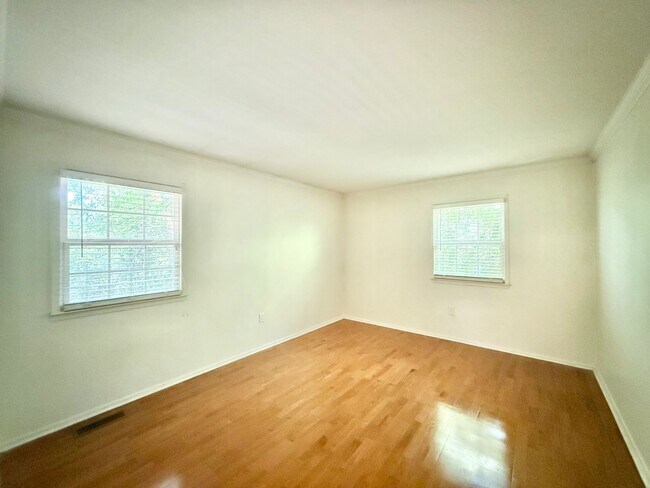 Building Photo - **OFFERING REFUNDABLE APPLICATION FEES & $150 MOVE IN PROMOTION** Terrific 3BD, 1.5BA North Ralei...