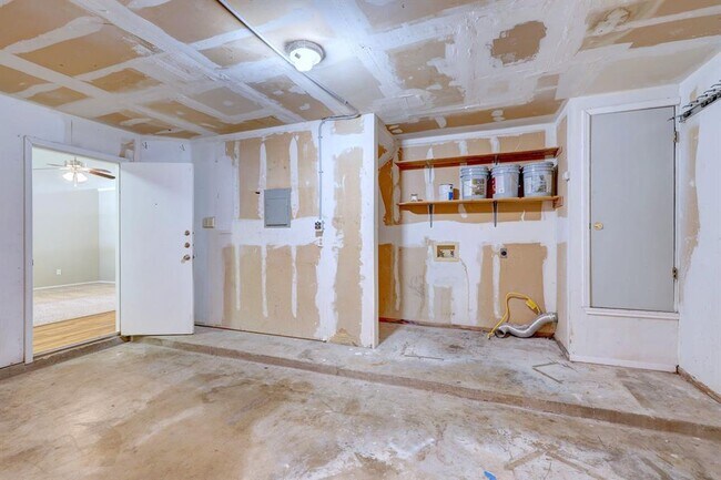 Building Photo - 2102 Bluebonnet Dr