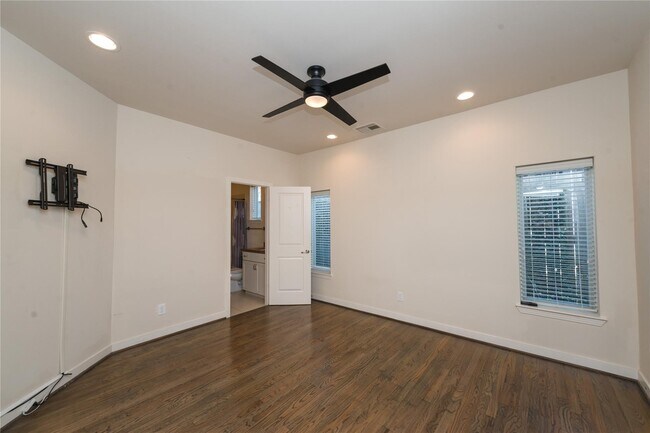 Building Photo - 4805 Jackson St