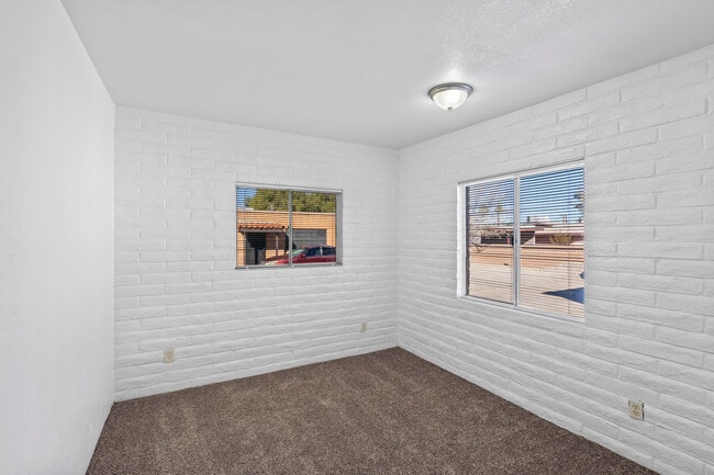 Building Photo - 4535 E Bellevue St