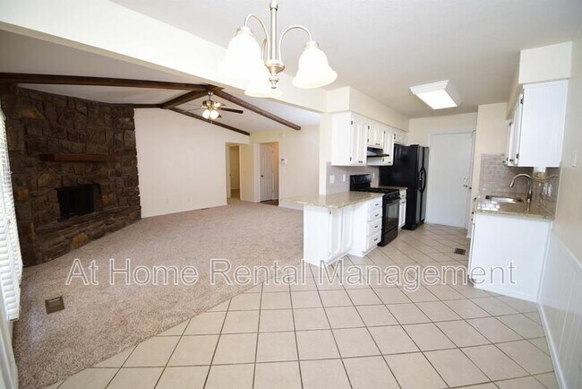 Building Photo - 1717 N Desert Palm Ave
