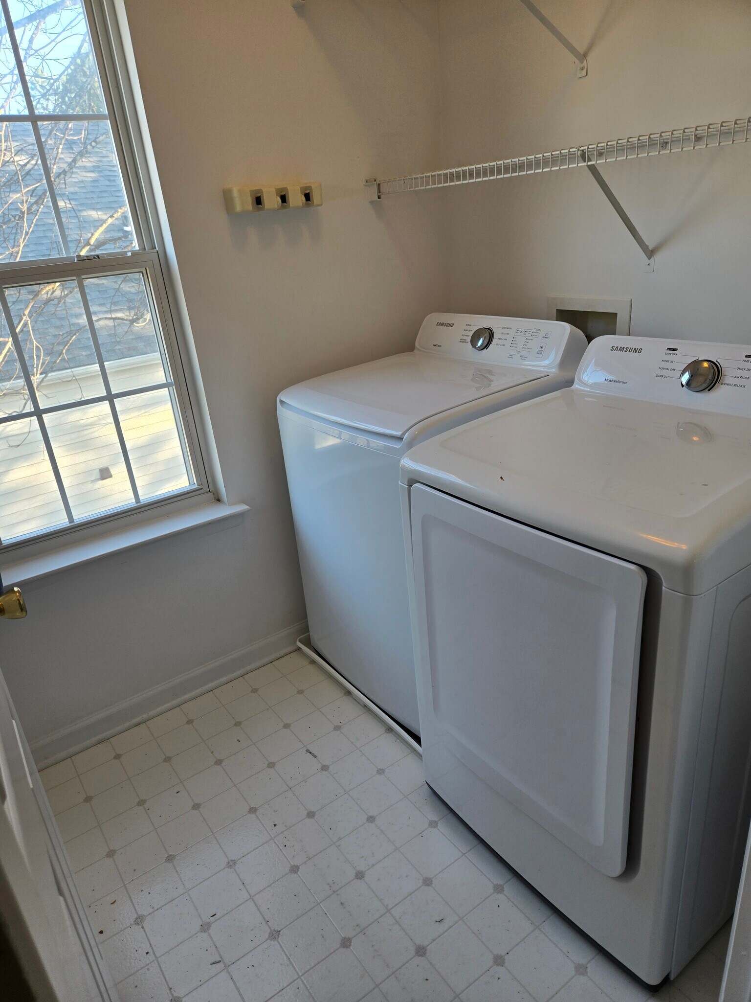 Laundry room - 5006 Silhouette Dr