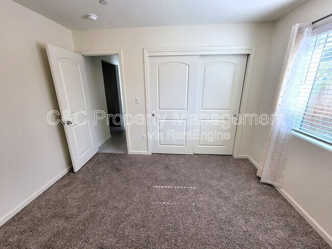 Building Photo - 1366 W Butterfield Ln