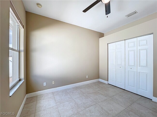 Building Photo - 4930 SW 25th Ct