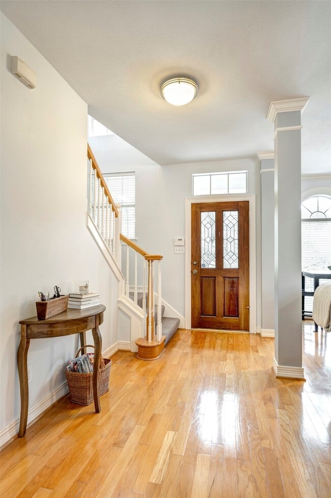 Building Photo - 1933 Haddon St