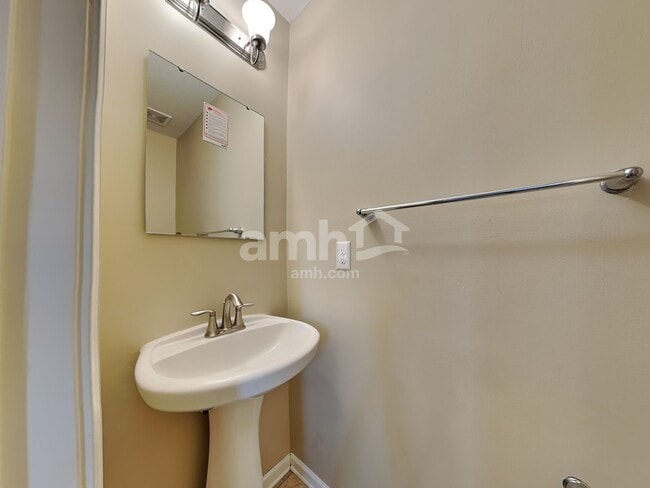 Building Photo - 460 Pewter Hill Ct