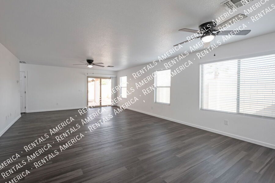 Building Photo - 3502 S Chaparral Rd