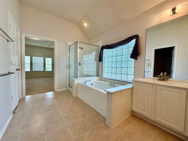 Building Photo - 7426 Maple Run Dr