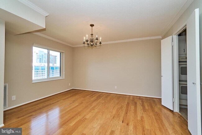 Building Photo - 8360 Greensboro Dr