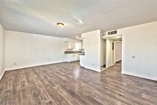 Building Photo - 29 Gold Bar Ct