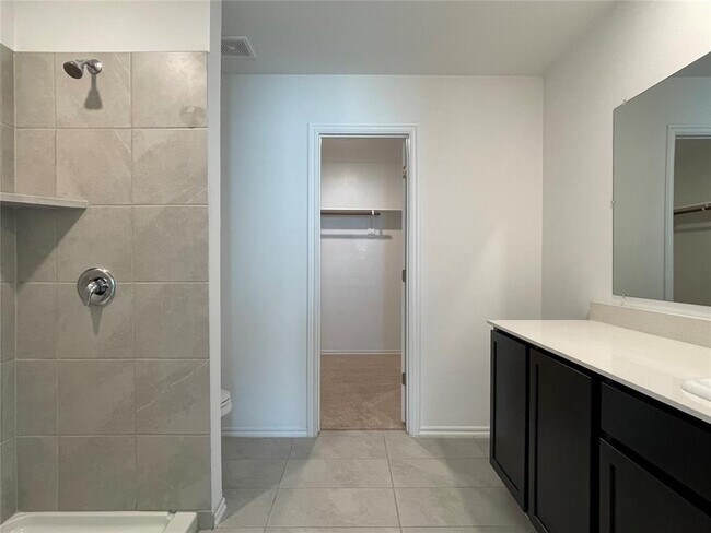 Building Photo - 2208 Bleecker St