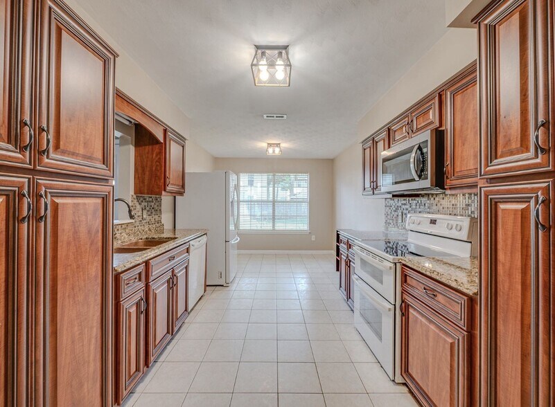 Building Photo - 906 Bellgate Ct