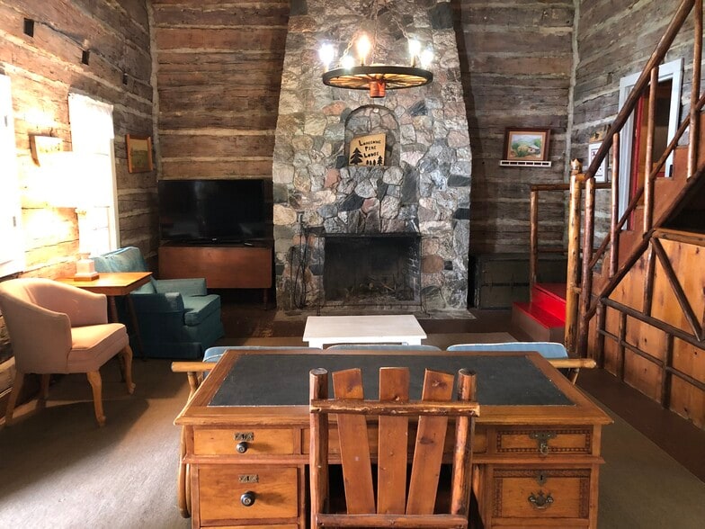 Living Room - 7990 Paradise Trl