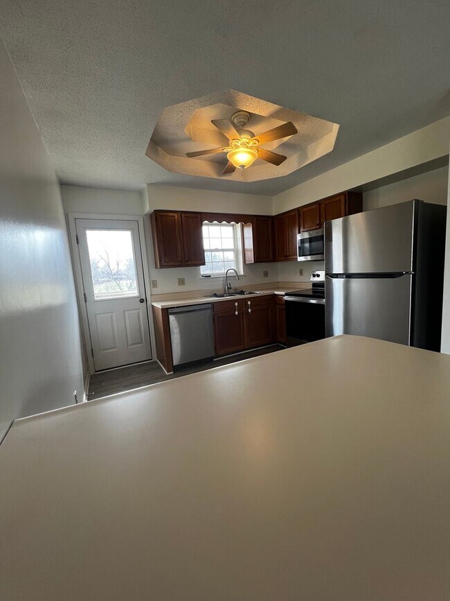 Building Photo - 2500-2502 Hollyhock Dr