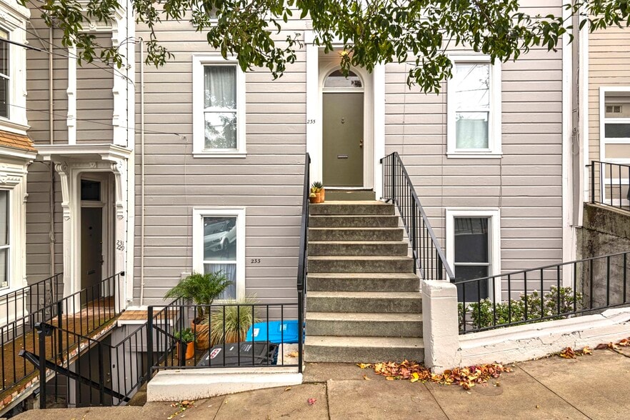 Building Photo - 235 Mississippi St