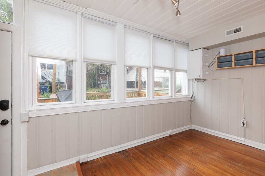 Building Photo - 1234 Owen Pl NE