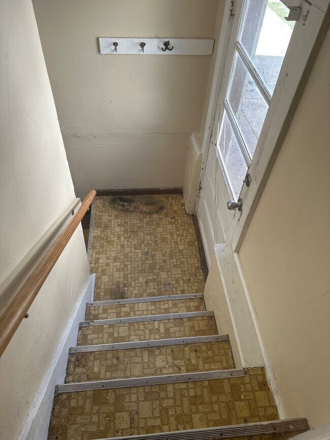 Building Photo - 3 bedroom house