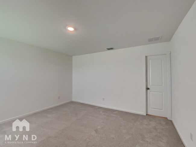 Building Photo - 213 Poplar Pl