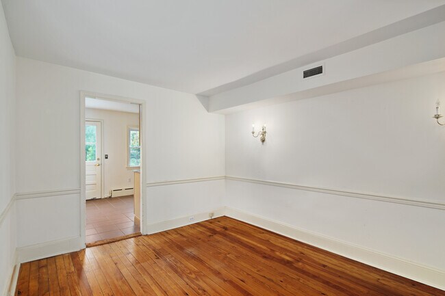 Building Photo - 1109 Youngs Ford Rd