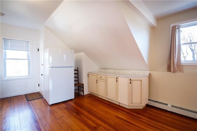 Building Photo - 40 E Barrows St