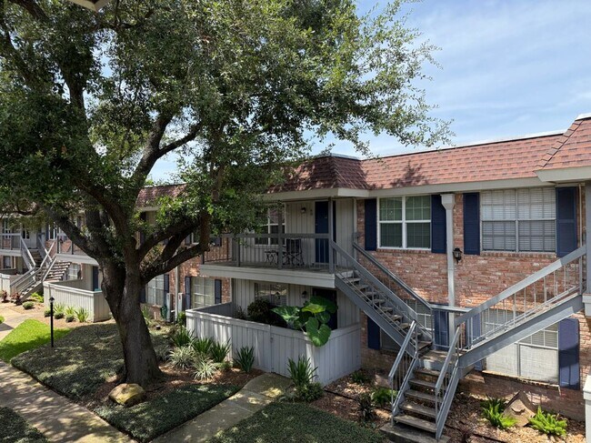 Building Photo - 2250 Bering Dr