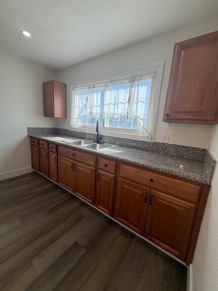 Building Photo - 4131 W 107th St