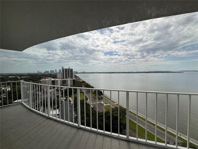Building Photo - 2611 Bayshore Blvd