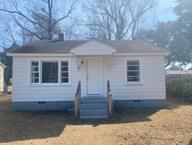 Primary Photo - Cute and Cozy Rental